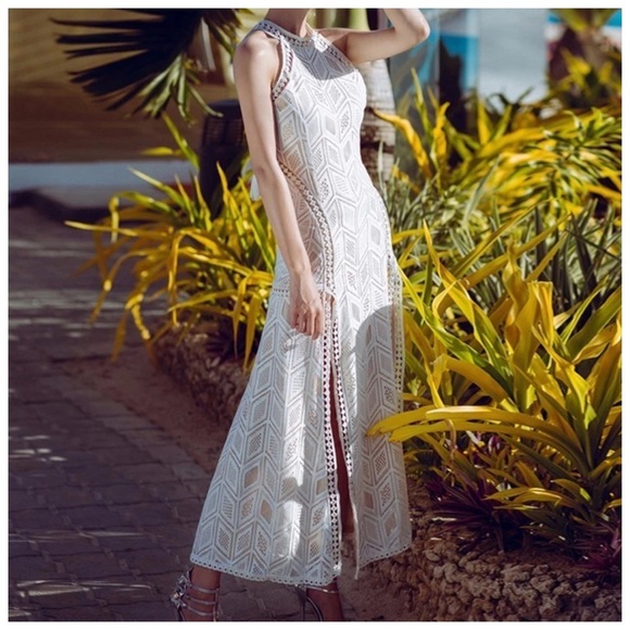 Gorgeous Cream Intricate Halter Lace Dress - Picture 3 of 9